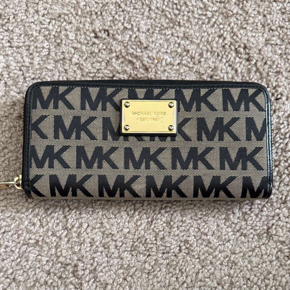 Michael Kors Black and Brown Logo Key Holder
